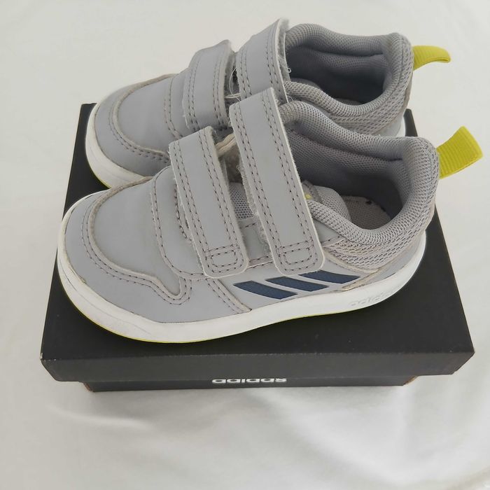 Ténis Adidas Criança tamanho 20