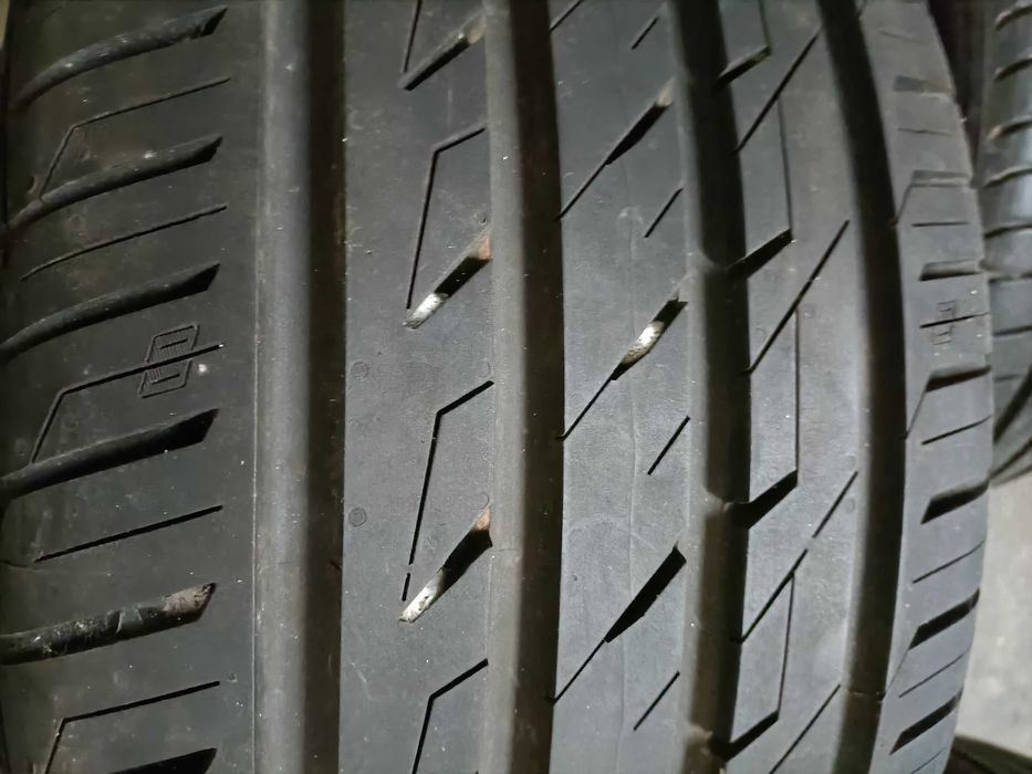 Pneus 215/70/15 C ..