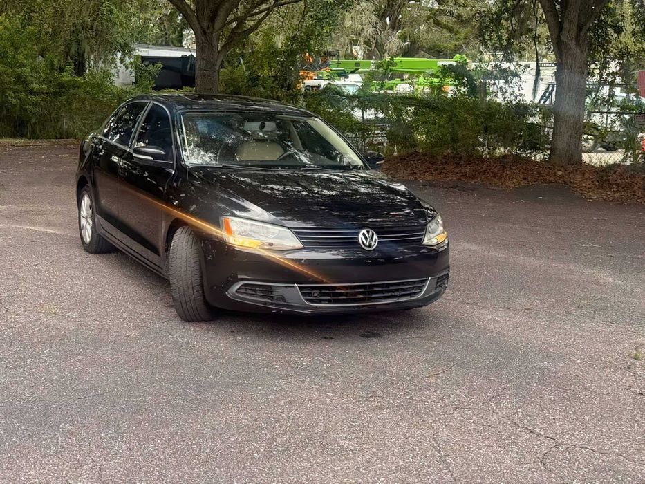 Volkswagen Jetta SE      2013