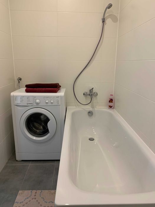 Центр. Хмельницького 6а. 2 кімнати. Власник. Квартира подобово