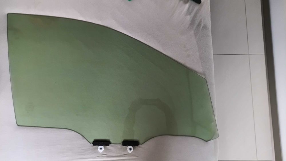 Szyba Boczna Prawy Przód Opuszczana Toyota RAV4 V (XA50) 2020