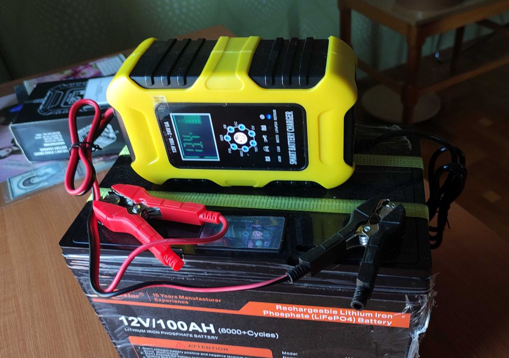 Зарядні пристрої 12/24в АКБ авто, 6А-25А, 2А, 5А, зарядное устройство