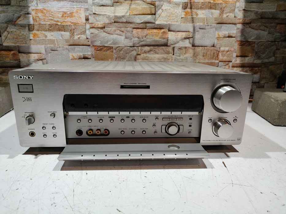 Amplituner Sony STR-DB930