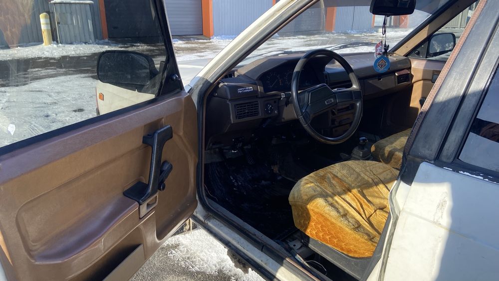 Москвич 2141.