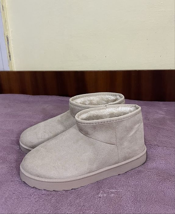 Продам уггі(взувала один раз)