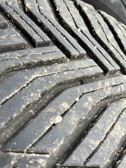 Резина зимня Michelin 215 / 65 / 16