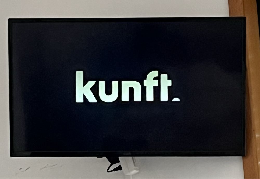 Televisao kunft 32” + suporte parede