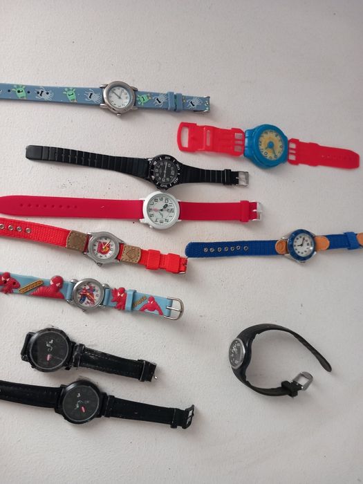 Relógios de várias cores