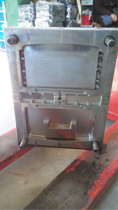 Mala de plastico multiusos muito uso e pratico de montar dois moldes