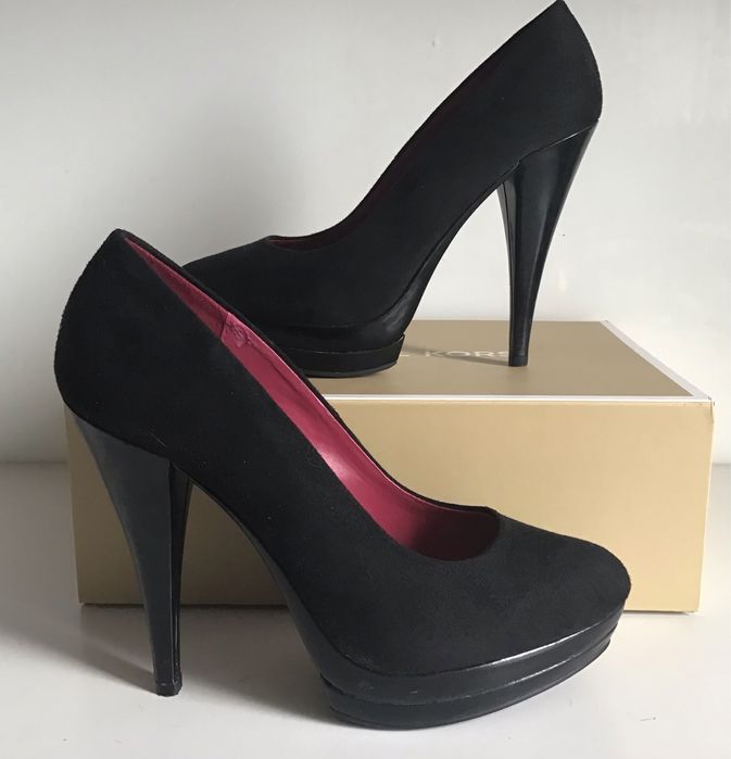 Damskie pantofle zamszowe czarne na wysokim koturnie rozmiar 40