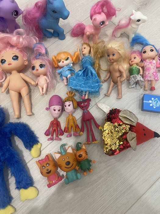 Лот дитячих іграшок для дівчинки