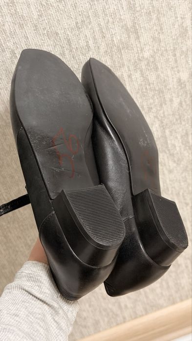 Класичні чорні туфлі у стилі Mary Jane з ремінцем