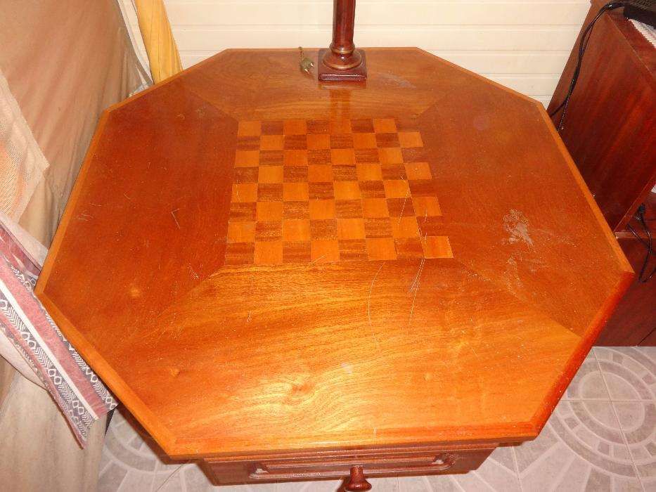 Mesa Com Embutido de Xadrez