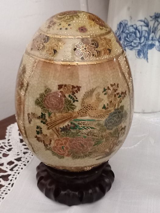 Ovo em porcelana chinesa