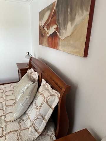 Quarto completo - Cama, Comoda, 2 mesas cabeceira, Roupeiro e Cadeirão