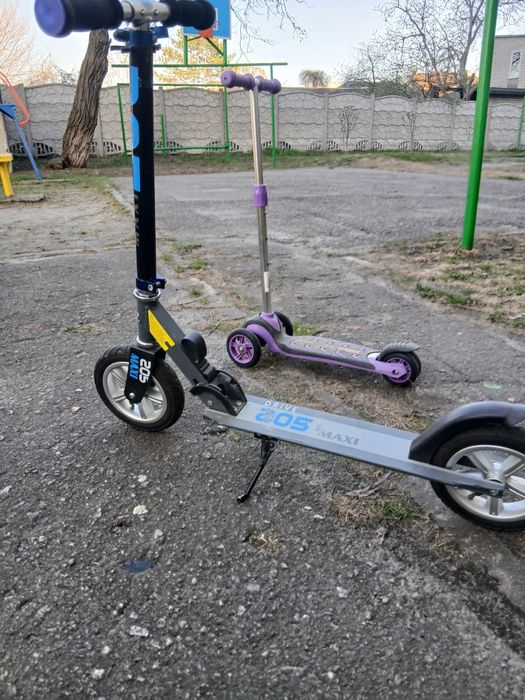 Самокат "Ardis" на надувний колесах.