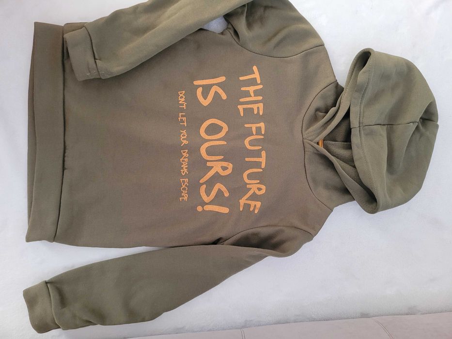 Nowa bluza r. 134, zielona, chłopięca, z kapuzą, oliwkowa