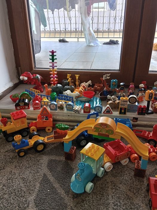Mega zestaw klocków Lego Duplo pociąg ludziki zwierzęta