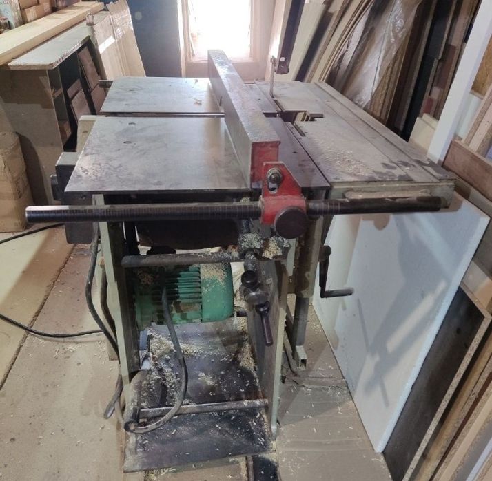 Деревообрабатывающий станок
Виробник
Makit