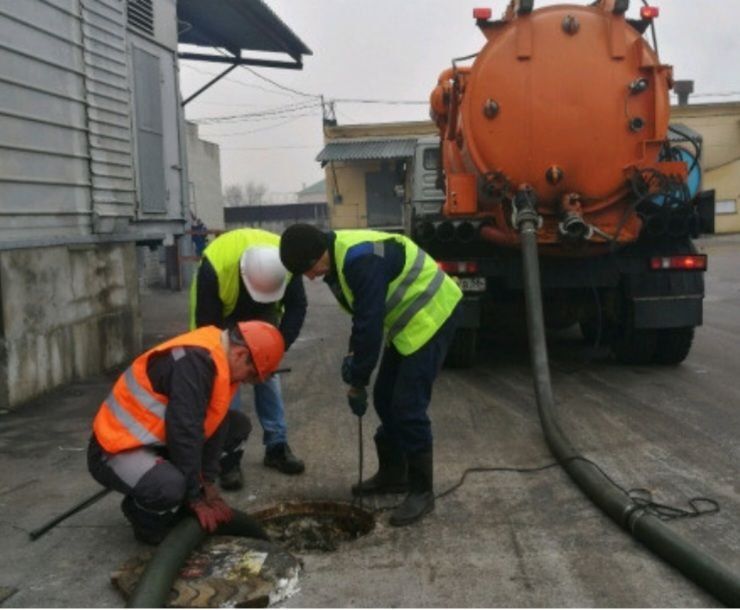 Чистка выгребных ям, Чистка слевных ям, Чистка ила с сливных ям.