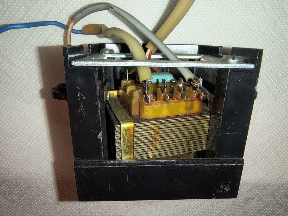 Transformator w obudowie,części do Gramofonu UNITRA Fonica G-8010