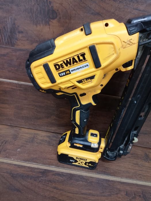 DeWalt DCN650 Gwoździarka z baterią 5ah