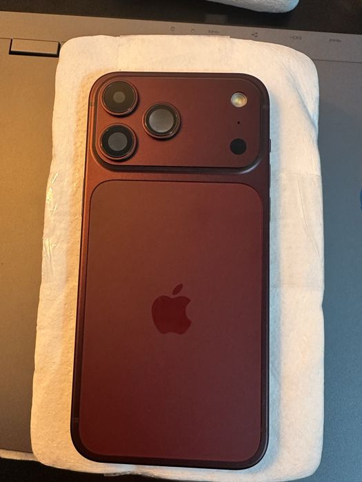 À venda chassi  iPhone 14 Pro Max modificado aparencia Phone 18 Pro Max