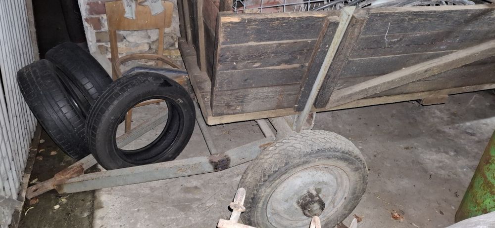 Wóz z dyszlem do ciągnika rolniczego