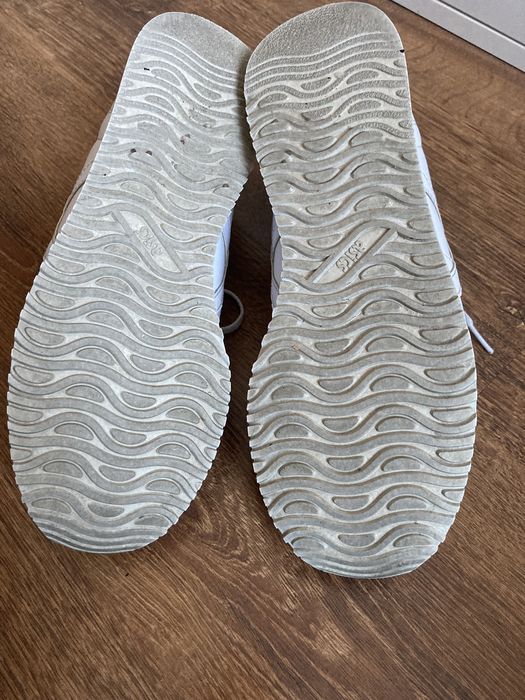 Buty damskie Asics Tiger Runner białe 1192A190