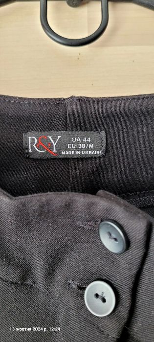 Жіночі чорні брюки