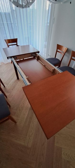 Paged stół z krzeslami