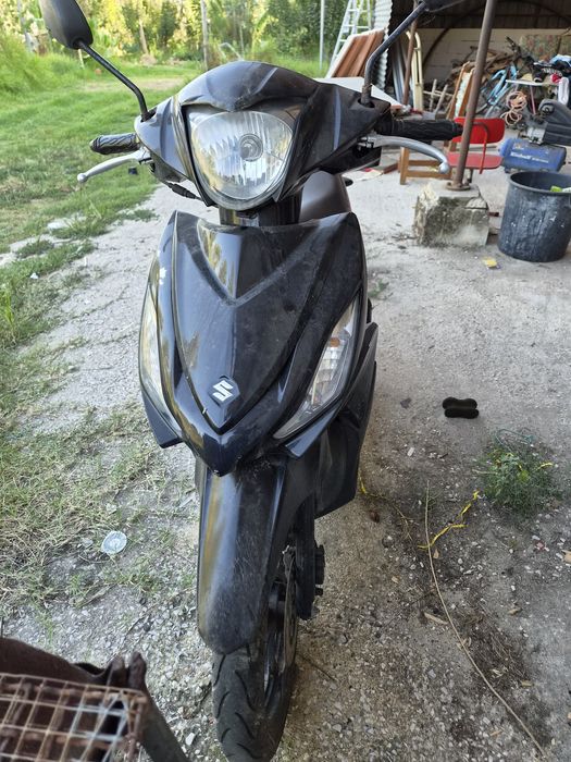 Vendo mota Suzuki
