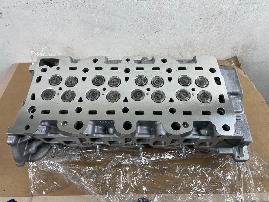 Głowica Silnika z Wałkami Toyota Rav4 III Avensis 2.2 D4D Silnik 2AD