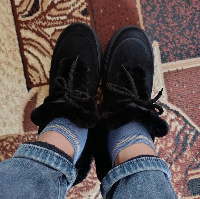 Продам зимние новые ботинки