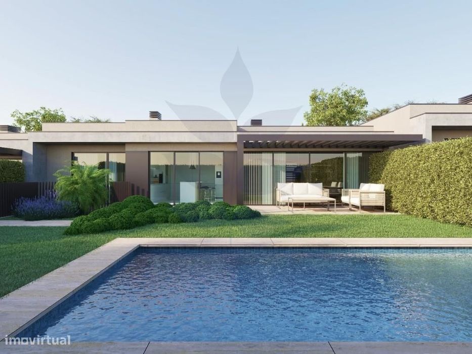 Moradia T3 com Piscina Privativa -  Casal das Flores - Em banda