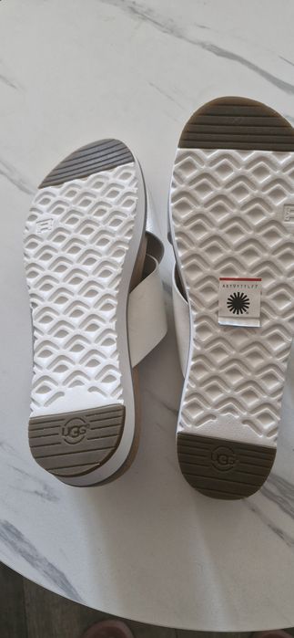 Klapki skórzane UGG 38