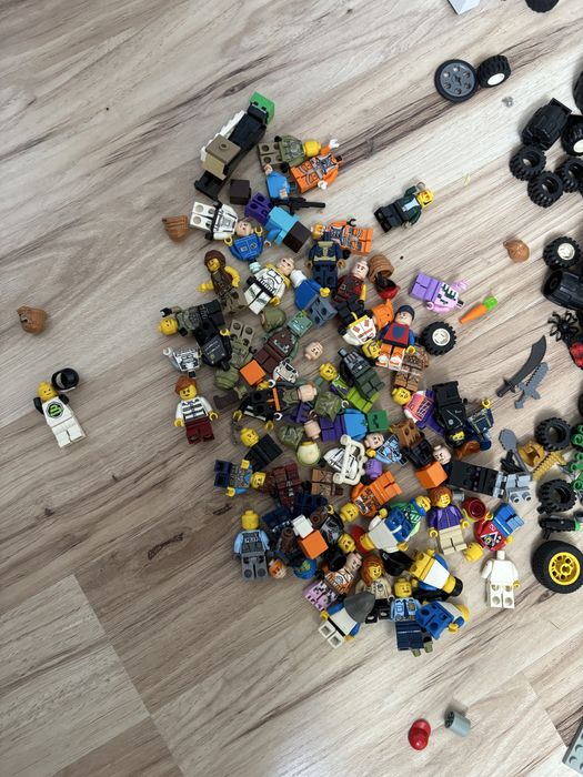 Figurki lego.