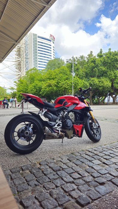 Ducati Streetfighter V4S