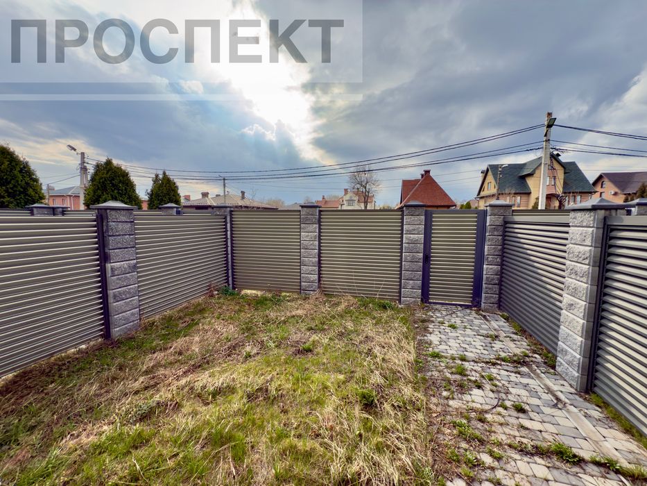 Продам сучасний ТАУНХАУС вул. Кринична.  БЕЗ КОМІСІІ.