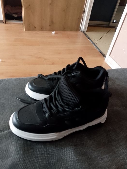 Sprzedam nowty buty  Sinsay