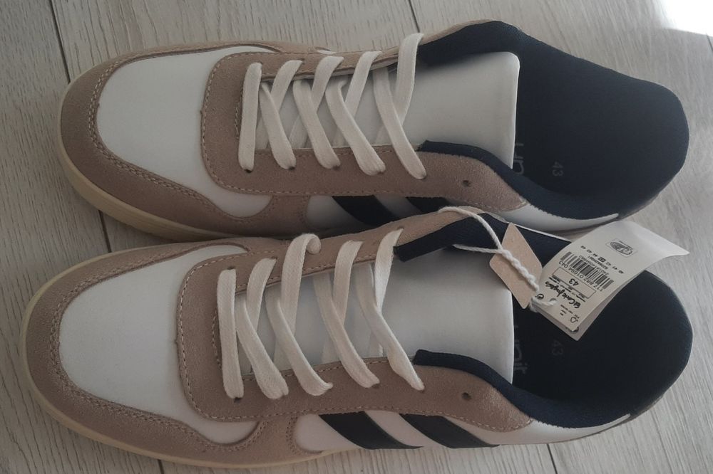 Кросівки 43 розміру