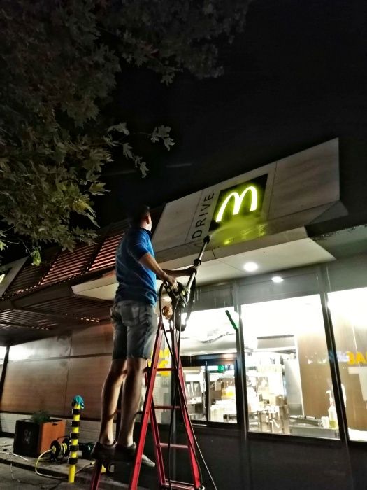 Мойка окон,витрин,фасадов коммерческих объектов.