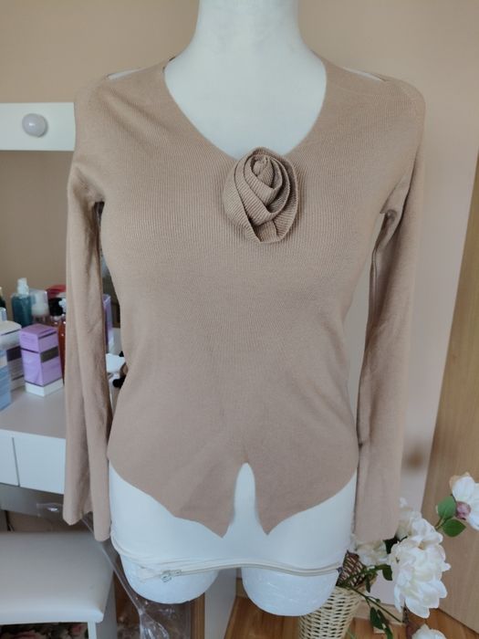 Bluzka z różą elegancka