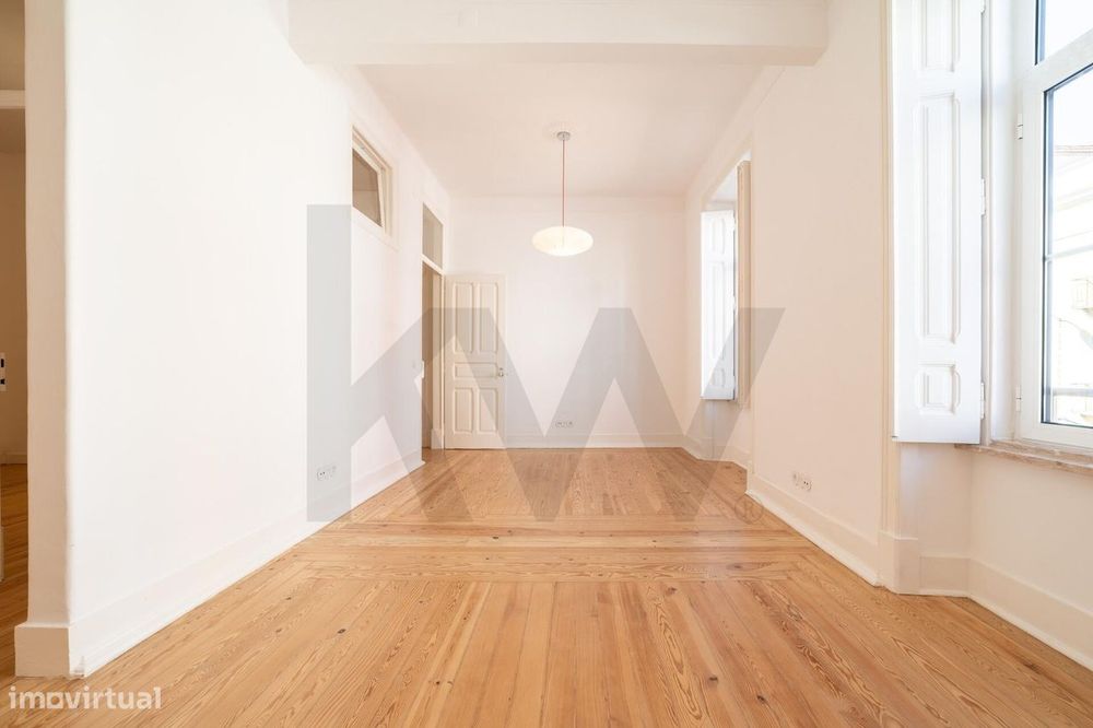 Um apartamento luminoso e elegante, no coração de Campo de Ourique.