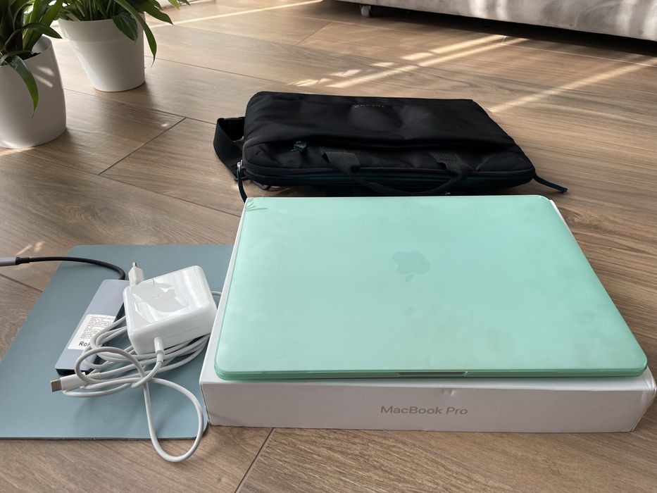 Macbook Pro 13  - 16Gb/512Gb - 2018r - 99 cykli -stan idealny