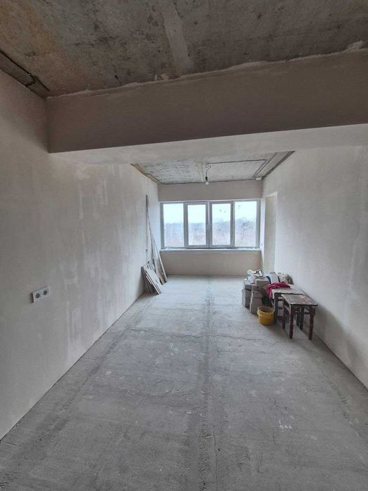 продаж трикімнатної квартири по вул. Захисників України