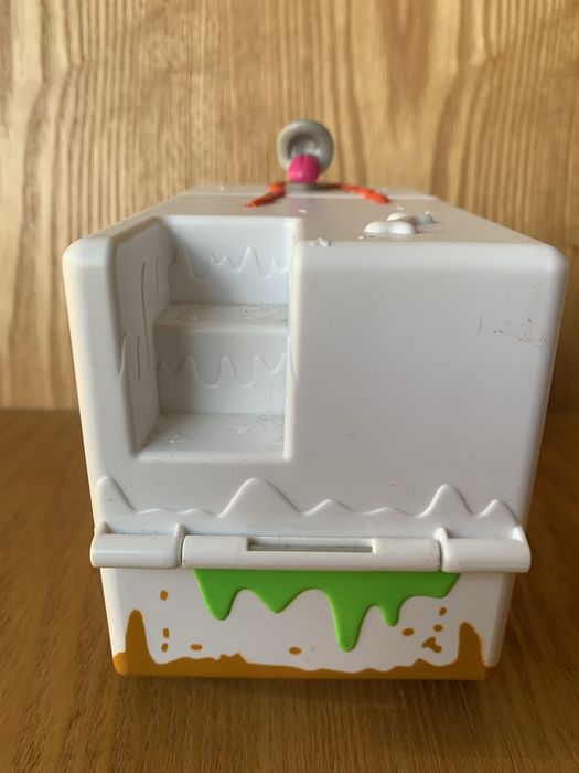 Ugglys pet shop (carrinha + 4 bonecos)