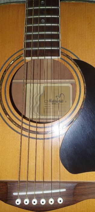 Violão com braço folk