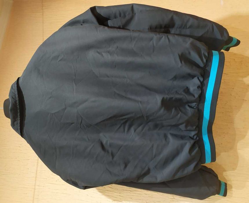Ветровка  Adidas р-р- XL ( пр-во Германия)