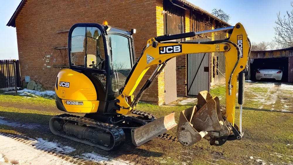 JCB 8026 CTS  JCB 8026 z 2017 roku, 4159 mtg, bardzo dobry stan, kabina, serwisowana